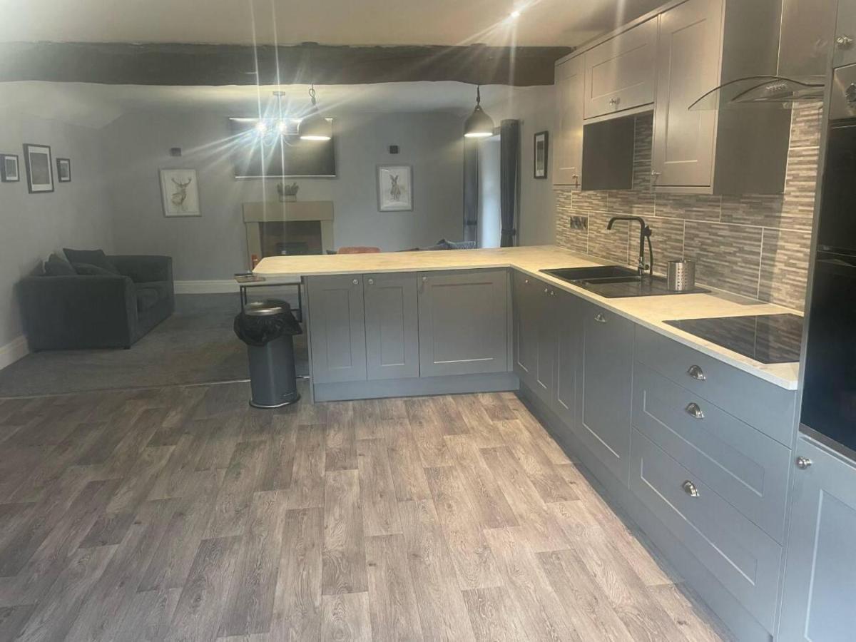 Cosy Apartment Above Village Pub 巴克斯顿 外观 照片