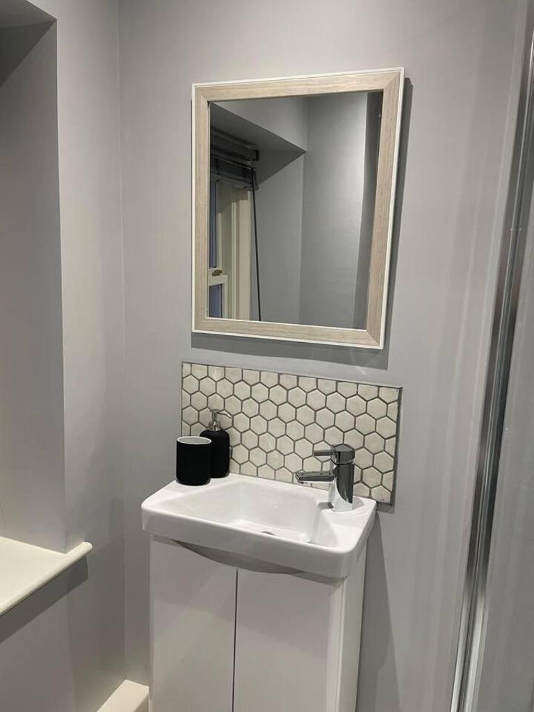 Cosy Apartment Above Village Pub 巴克斯顿 外观 照片