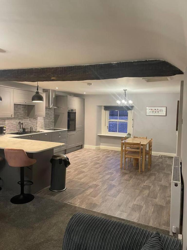Cosy Apartment Above Village Pub 巴克斯顿 外观 照片